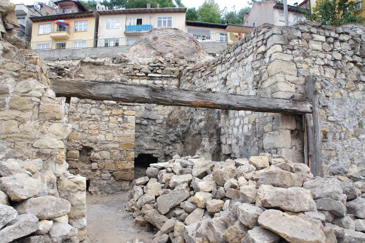 Tarihi Saray Hamamı Ayağa Kaldırılıyor