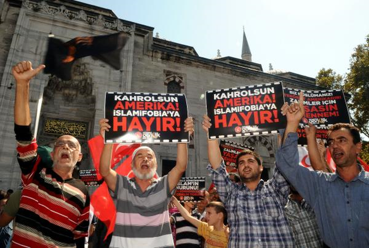 Tepki Çeken Film İstanbul\'da Protesto Edildi