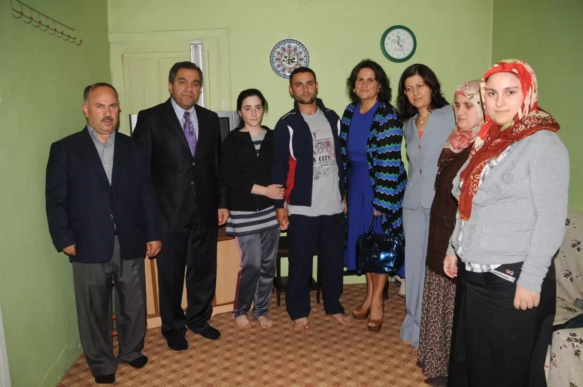 Trabzonlu Şehit ve Gazi Ailesine Bayan Kızılcık\'tan Ziyaret