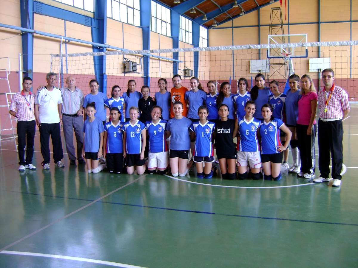 Voleybolda Güneşspor\'un Kızları Rakip Tanımıyor
