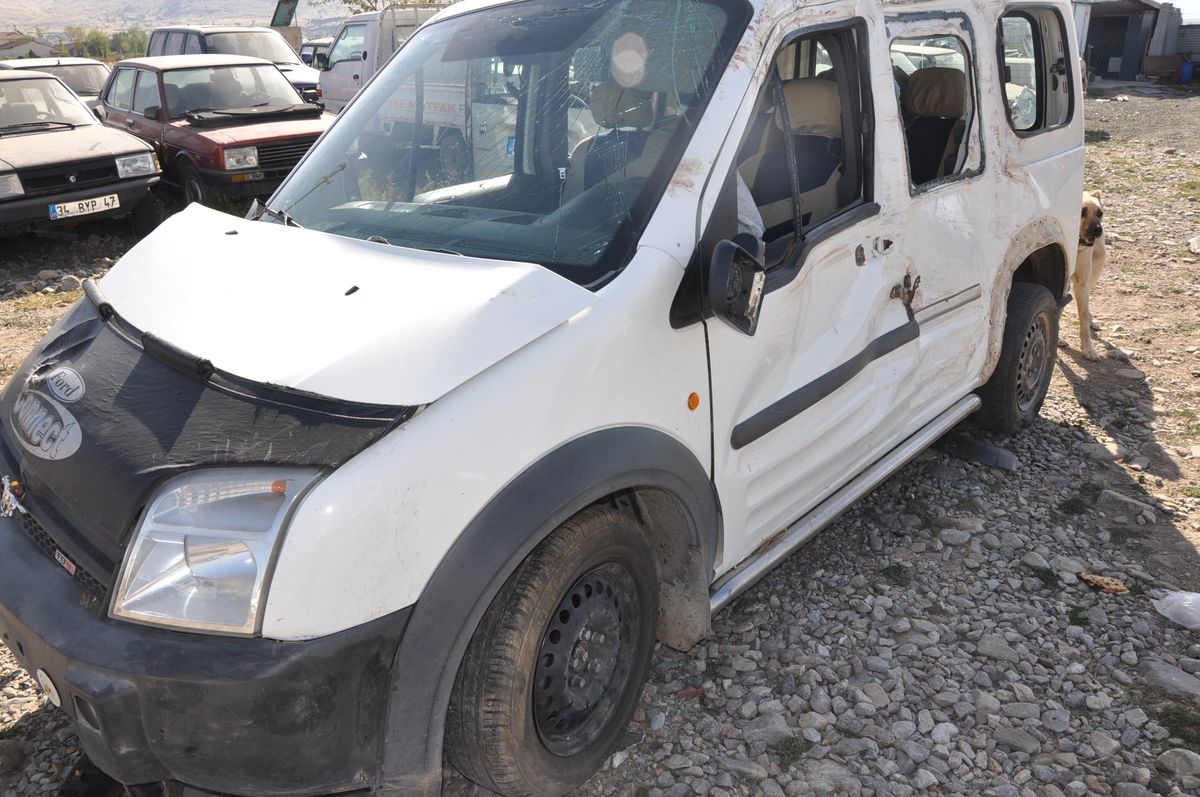 Afyonkarahisar\'da Trafik Kazası: 1 Ölü, 2 Yaralı