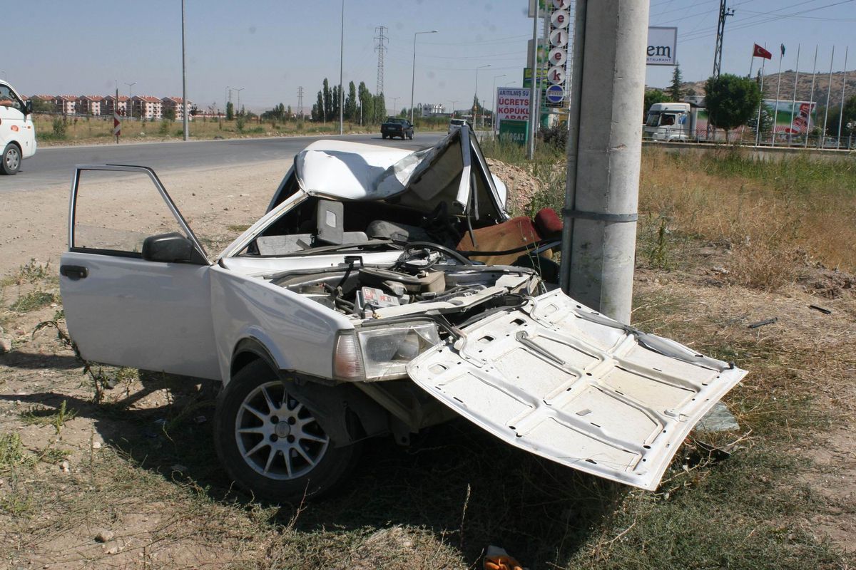 Afyonkarahisar\'da Trafik Kazası: 3 Yaralı