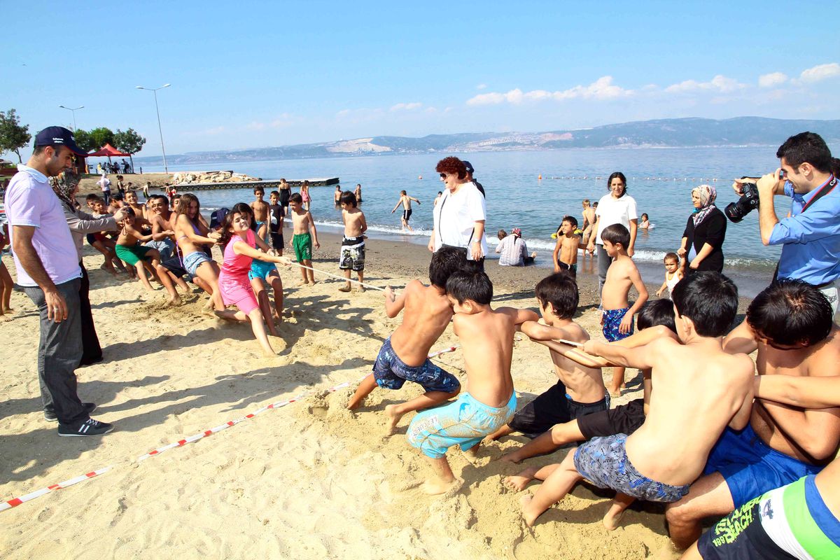Altınkemer Sahilinde Engelli Öğrenciler Yarıştı