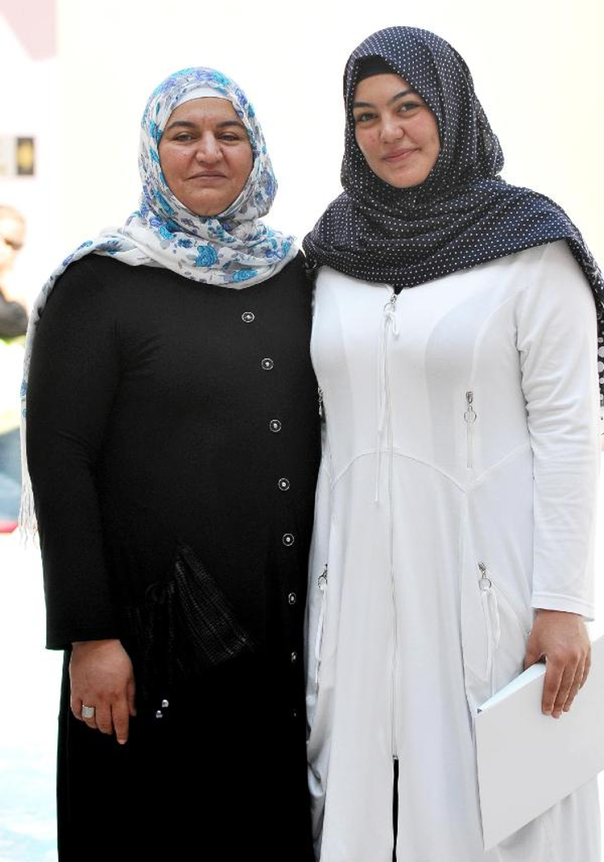 Anne Kız El Ele Aynı Üniversiteye