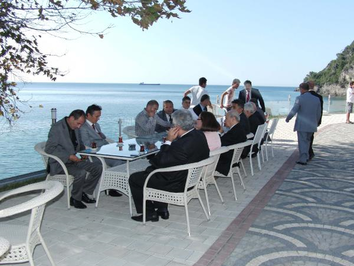 Bahçeli Nikah Şahitliği Yaptığı Düğünde, Geline Bilezik Hediye Etti (2)