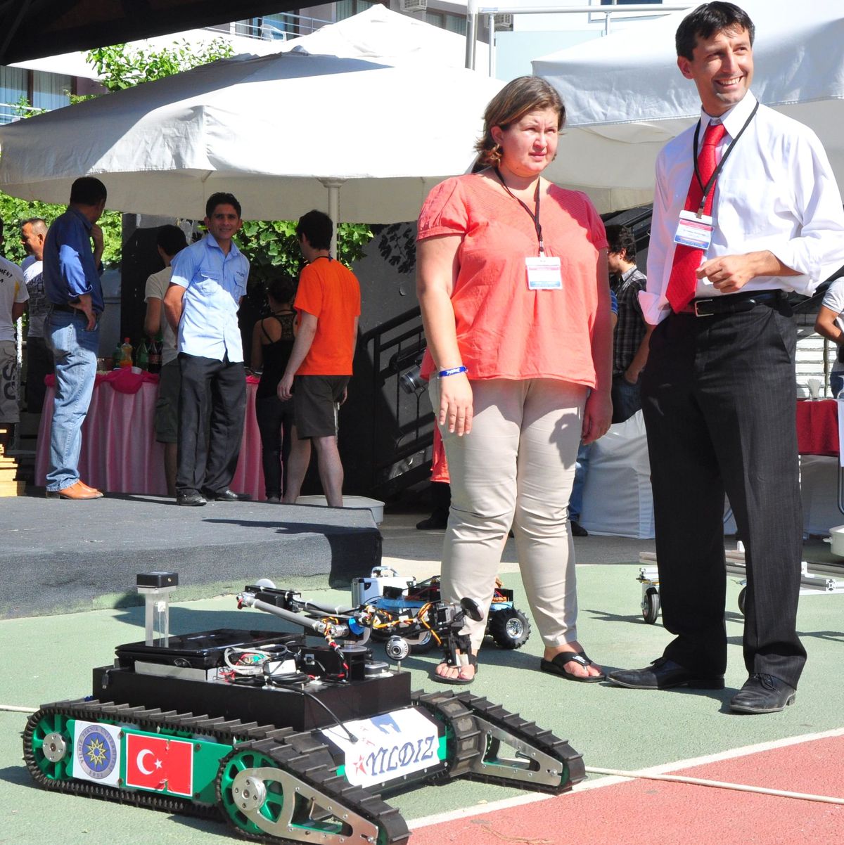 Bomba İmha ve Kurtarma Robotları Görücüye Çıktı
