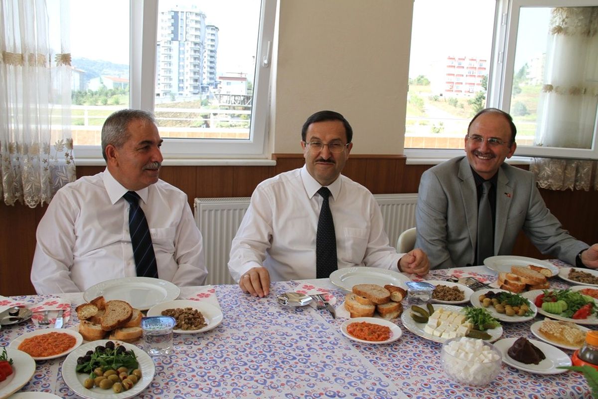 Demirtaş, Öğrencilerle Bir Araya Geldi