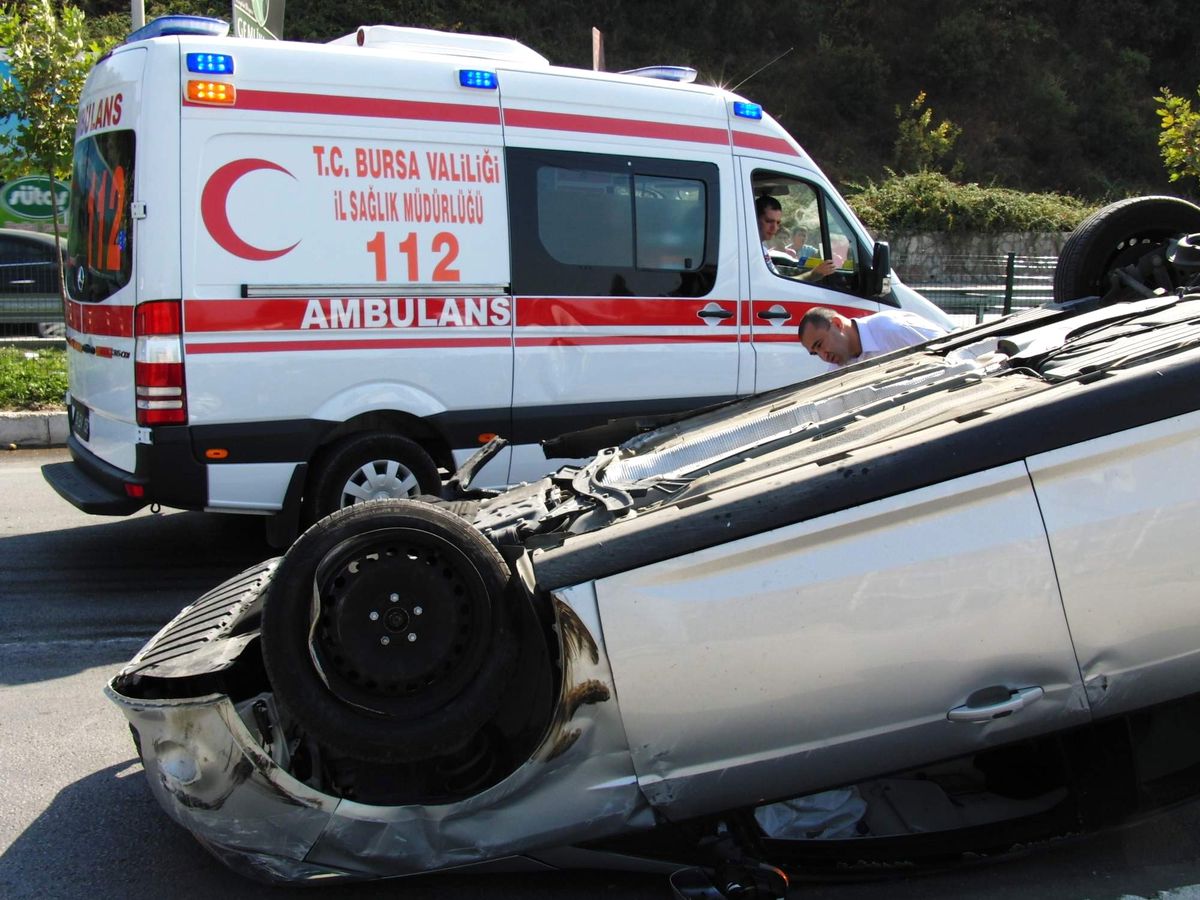 Düz Yolda Takla Attı, Burnu Bile Kanamadı