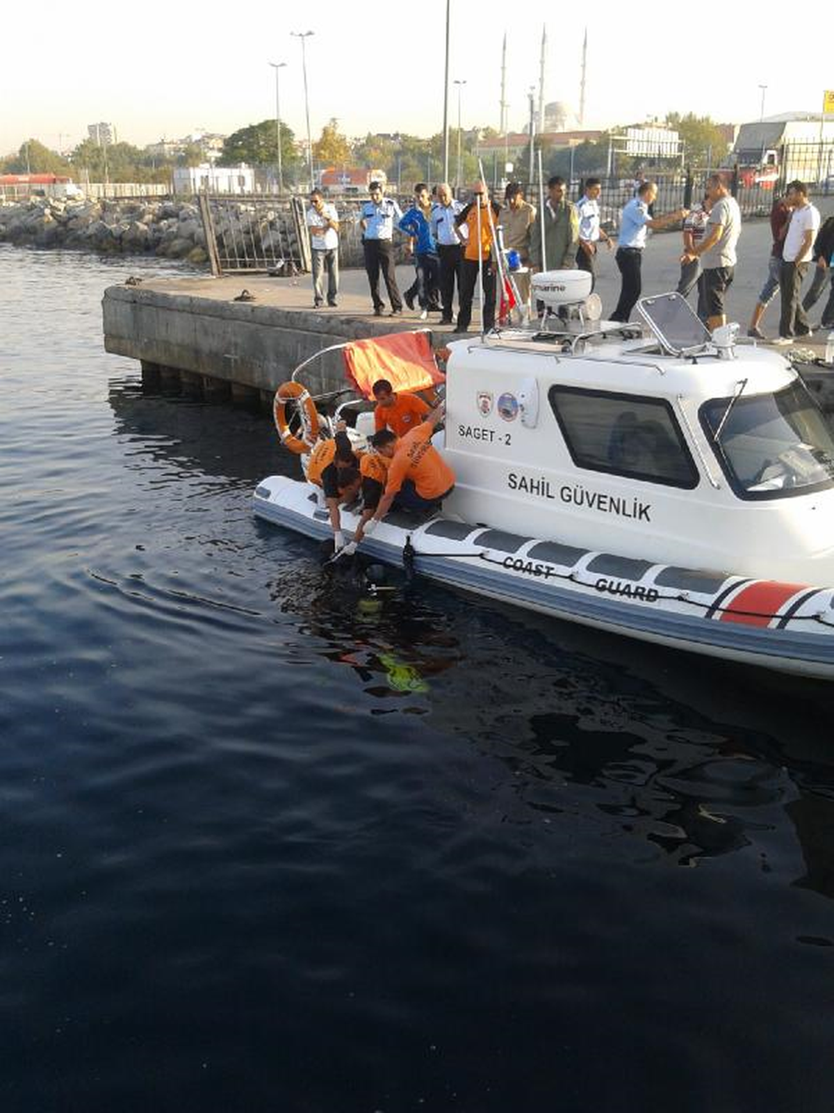 Elbiseleriyle Yüzerken Boğuldu