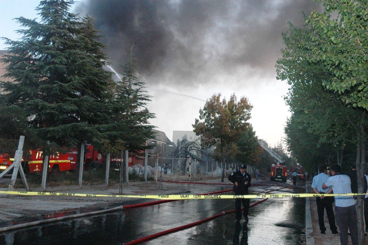 Eskişehir\'de Korkutan Yangın