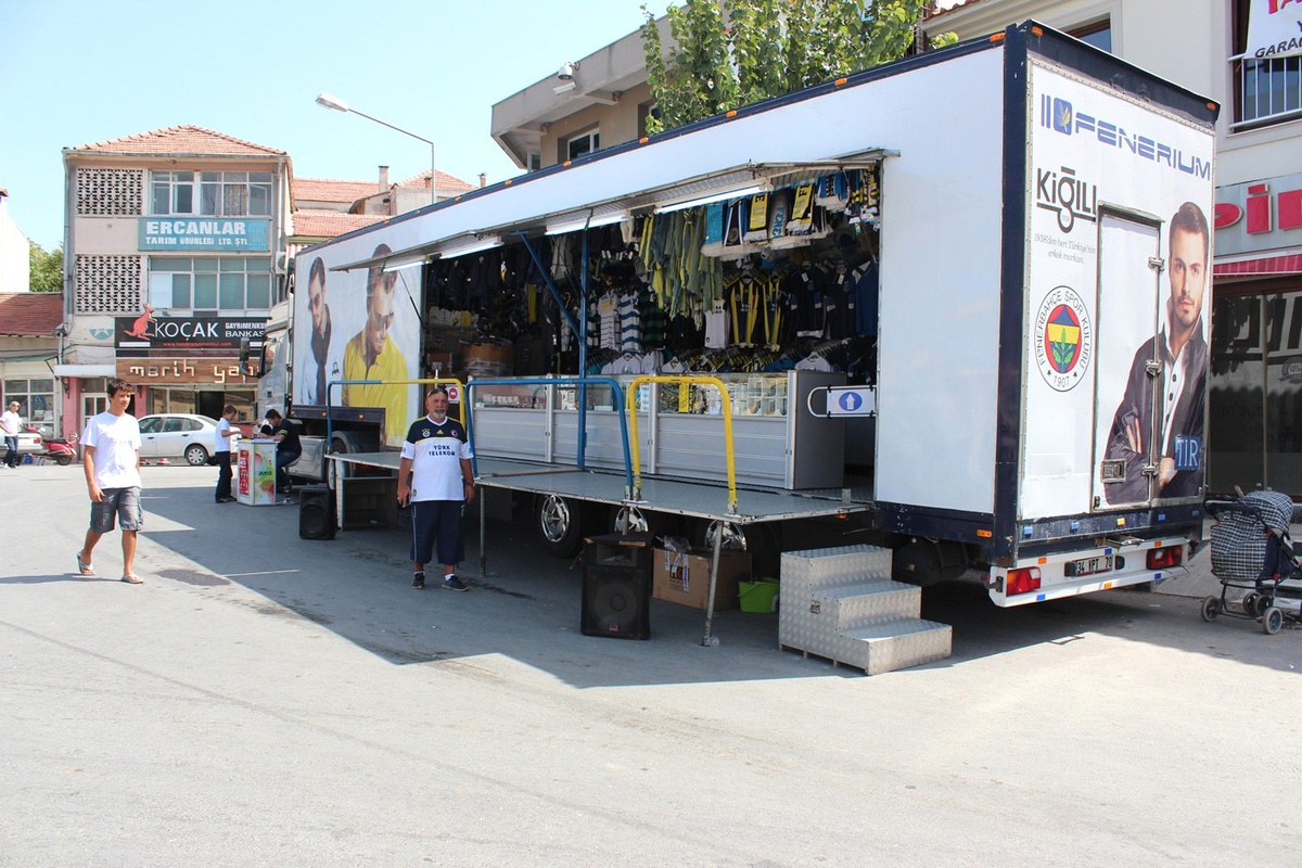 Fenerbahçe Tırı Urla\'da Taraftarlarıyla Buluştu