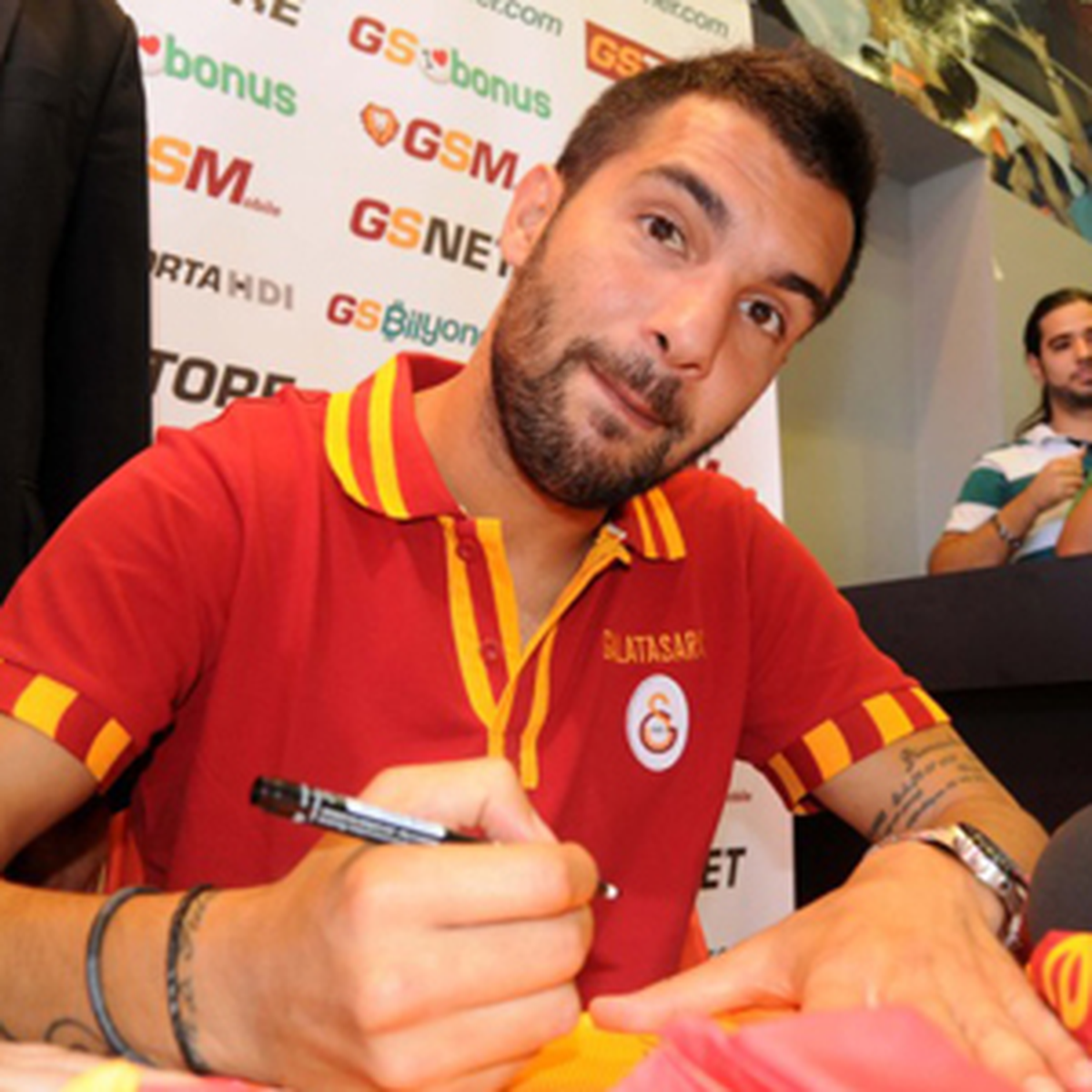 Galatasaraylı Futbolcu Baytar, İmza Gününe Katıldı