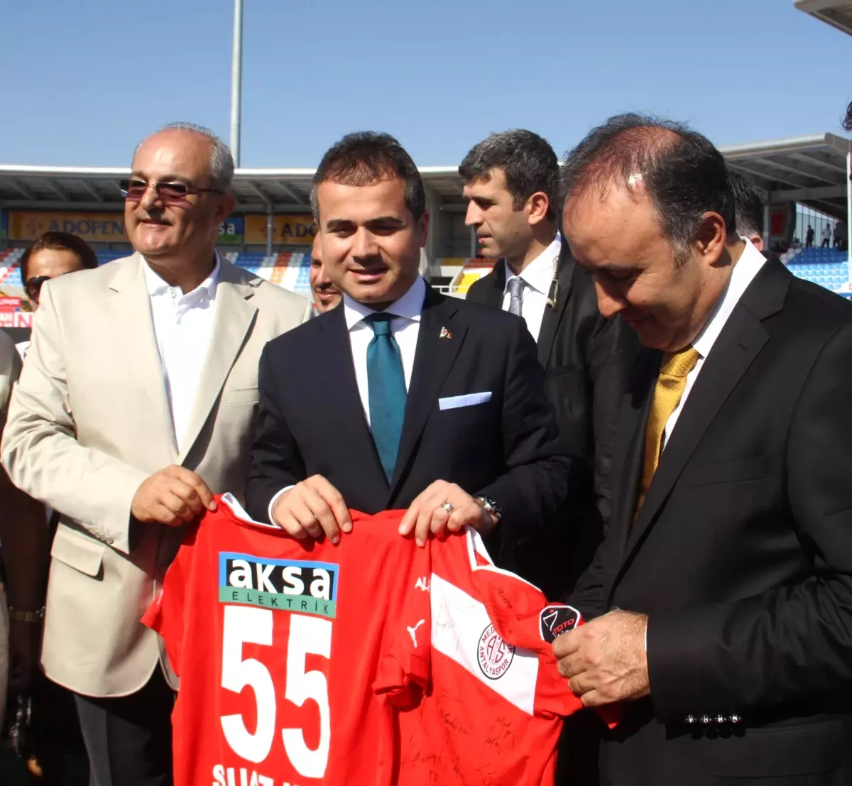 Gençlik ve Spor Bakanı Kılıç, Antalya\'da