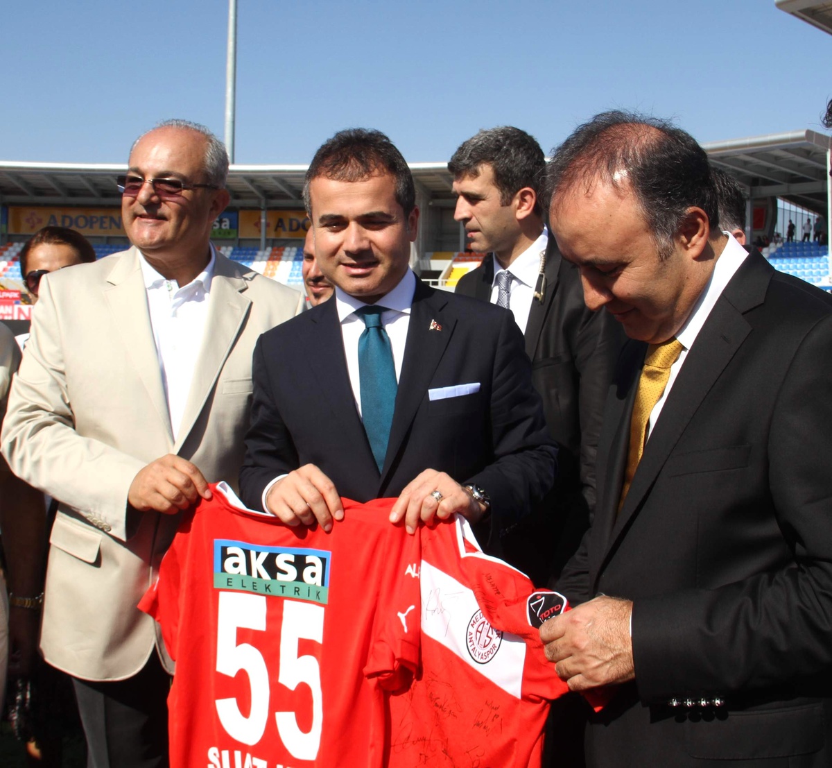 Gençlik ve Spor Bakanı Kılıç\'tan Stadyum Açıklaması