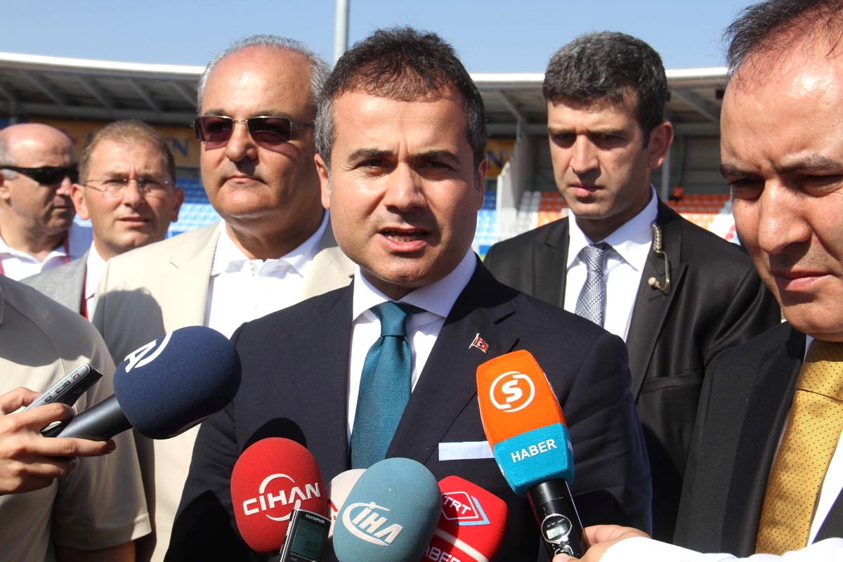 Gençlik ve Spor Bakanı Suat Kılıç, "Stadyumları 15 Günde Bir Maç Yapılan Yerler Olarak...
