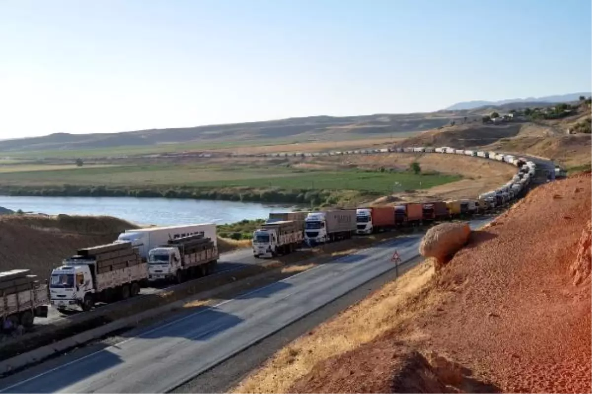 Habur\'da 40 Kilometrelik Araç Kuyruğu
