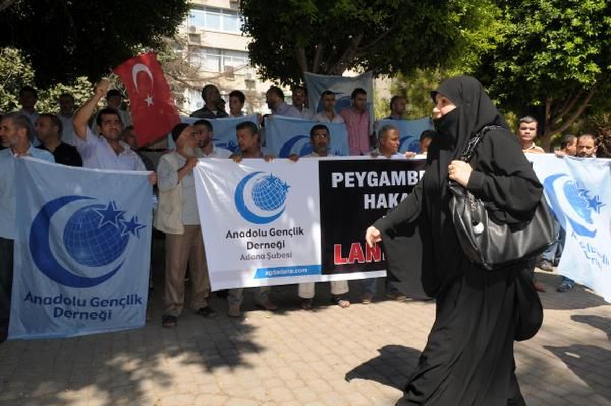 Hz. Muhammed\'e Hakaret İçeren Filme Tepkiler
