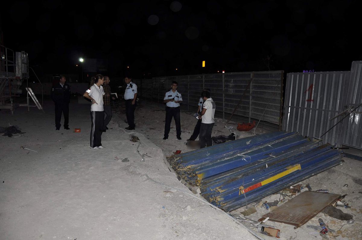 İnşaatı Merak Etti, 15 Katttan Düştü