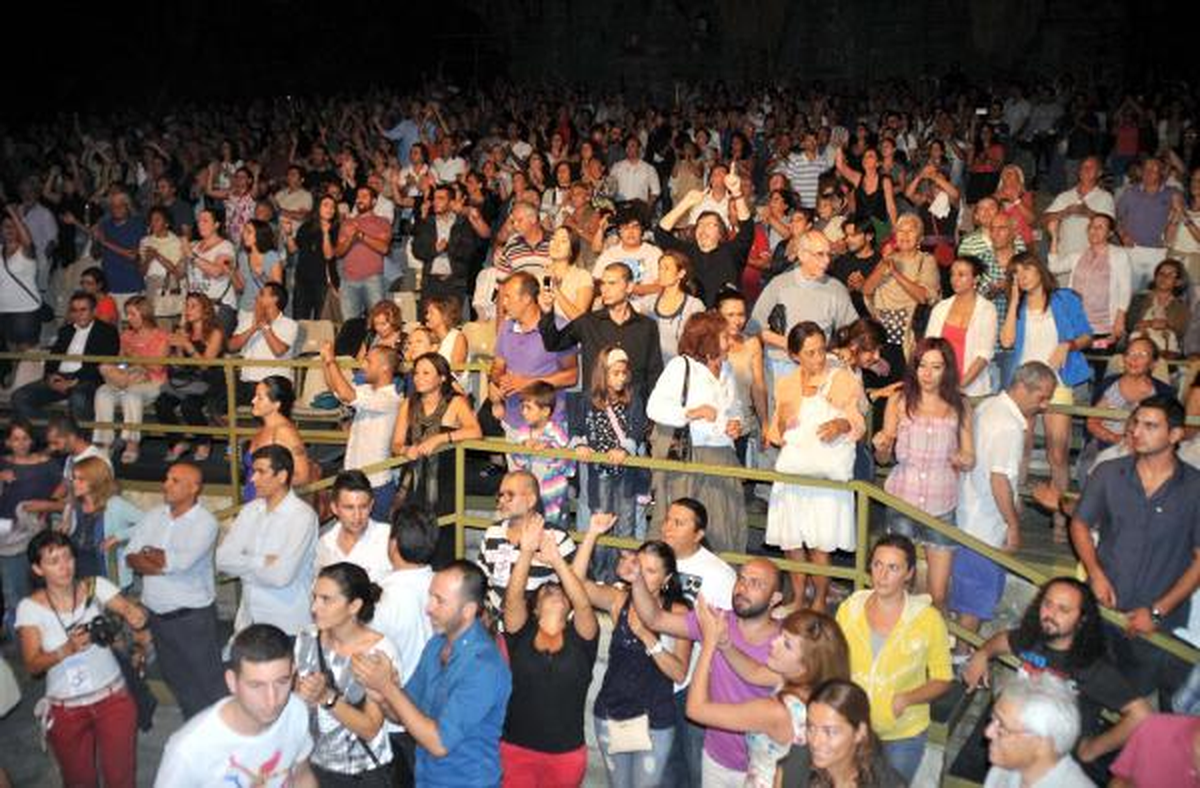 Kardeş Türküler Bodrum\'da Coşturdu