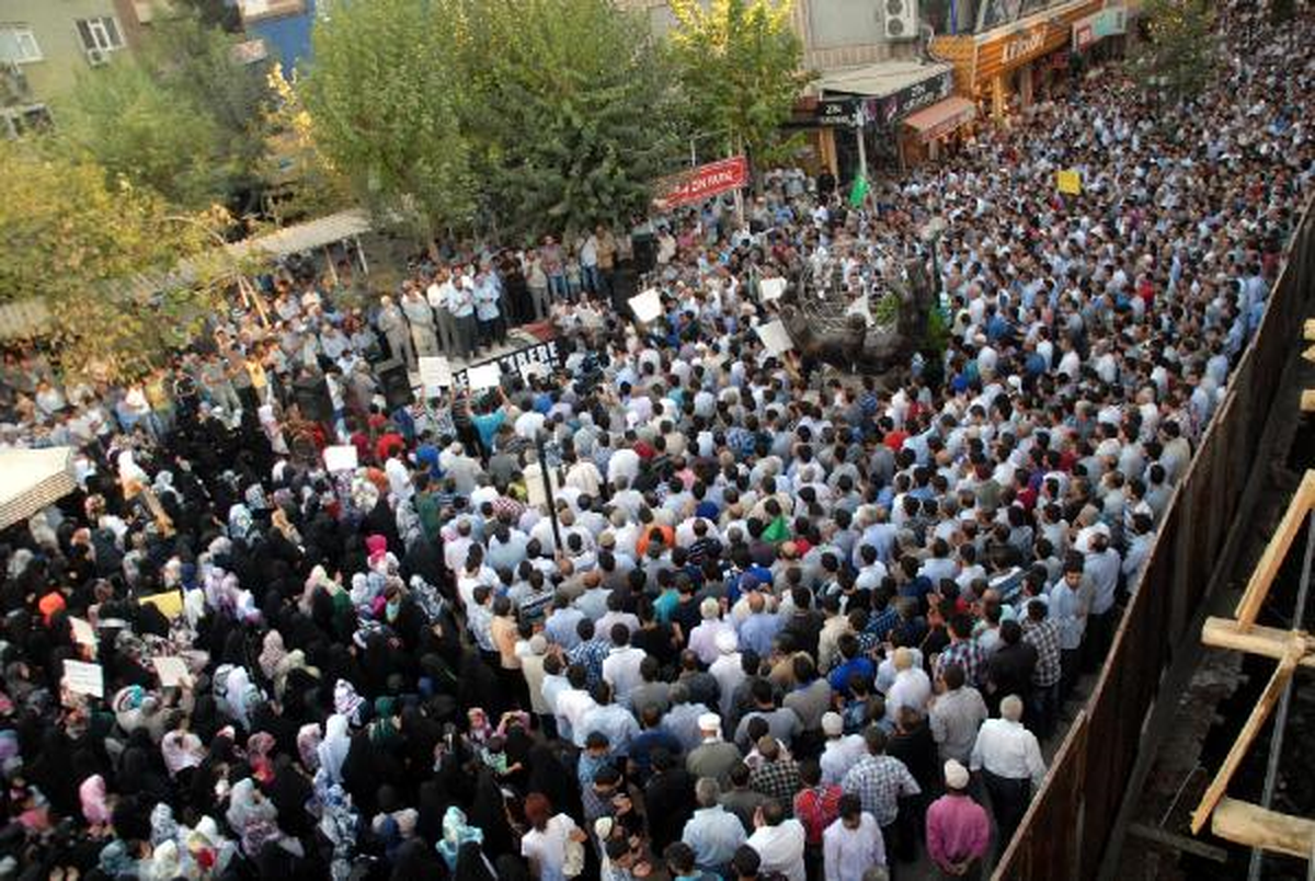 \'Müslümanların Masumiyeti\' Filmini Batman\'da 10 Bin Kişi Protesto Etti