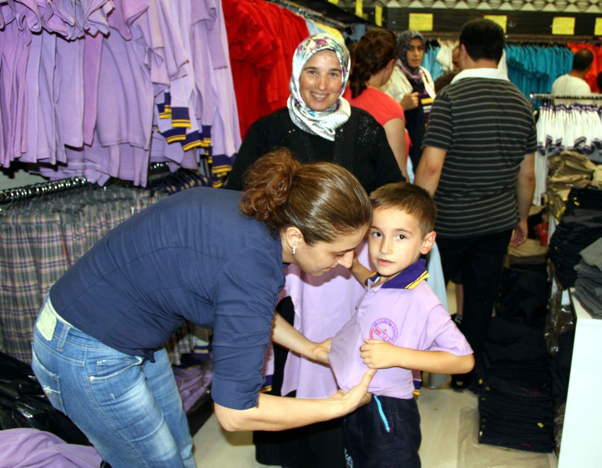 Öğrencilerin Kıyafet Maliyeti 200 Tl