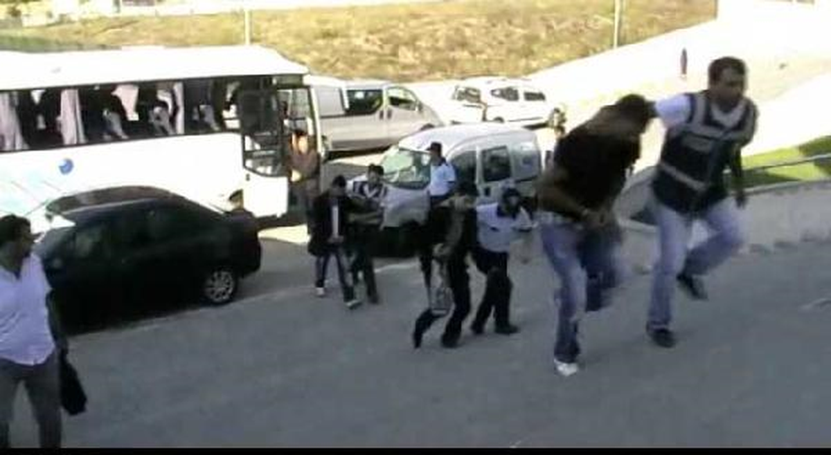 Sakarya\'da Silahlı Çete Operasyonunda 8 Tutuklama