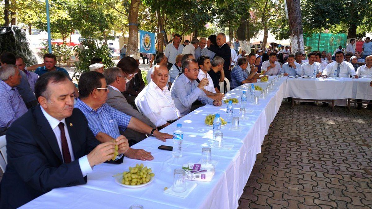 Sarıgöl\'de Üzümler Yarıştı