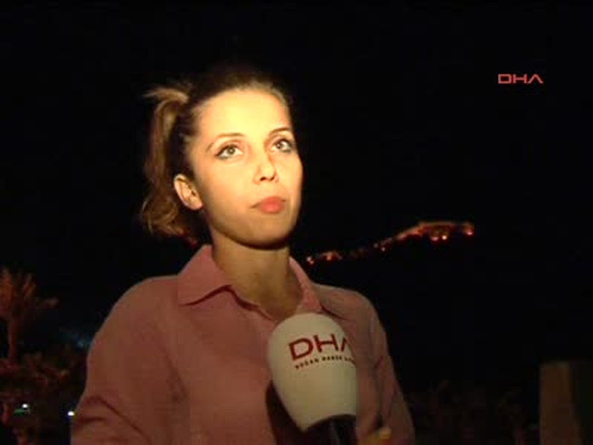 Terörü Dilek Feneriyle Protesto Ettiler