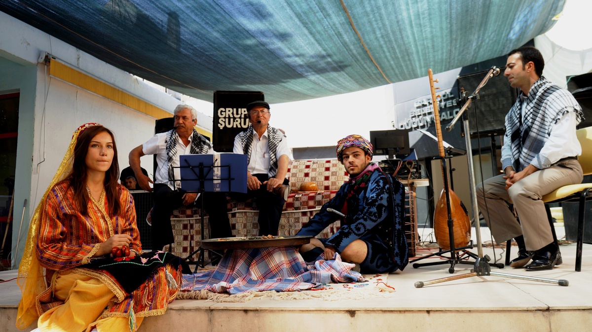 Üzüm Festivalinde Sahne Alan Yerel Sanatçılar, Dinleyenleri Büyüledi
