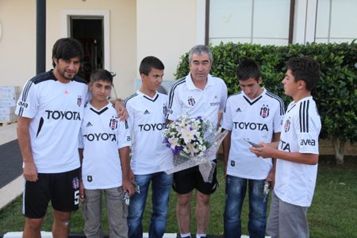 Vanlı Öğrenciler Beşiktaş\'lı Futbolcularla Buluştu