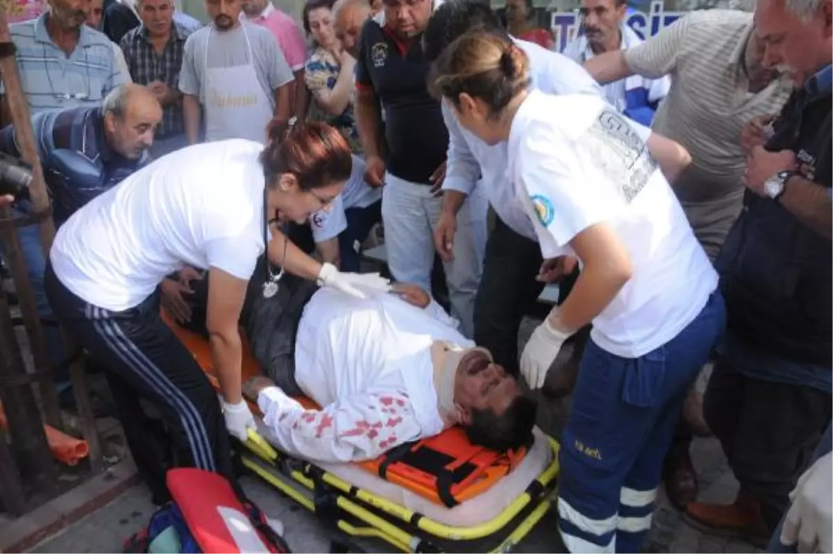 Yolcu Minibüsü Kaldırımdaki Yayalara Çarptı: 1 Ölü, 2 Yaralı