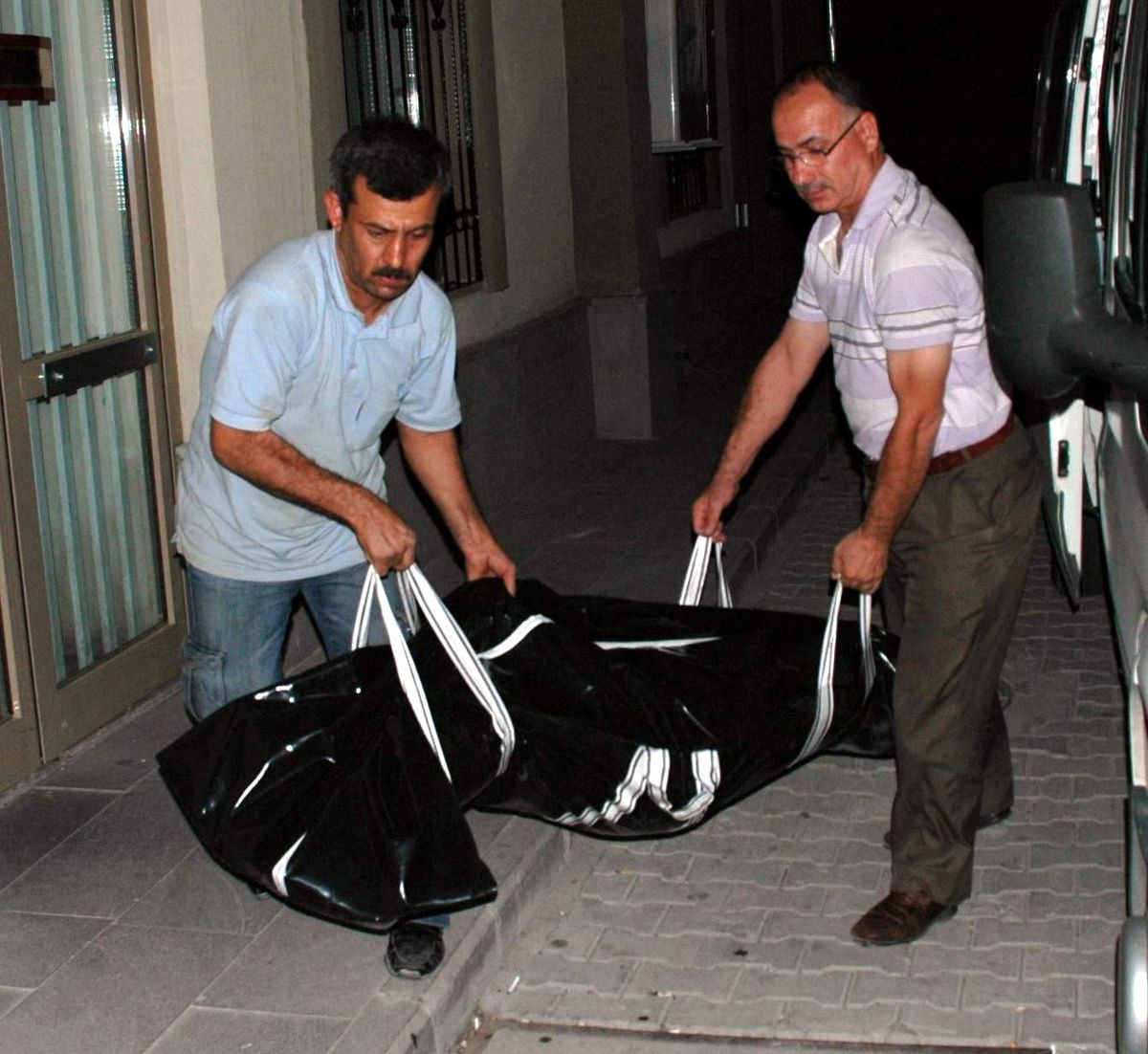 Adıyaman\'da Ağaca Asılı Bir Erkek Cesedi Bulundu