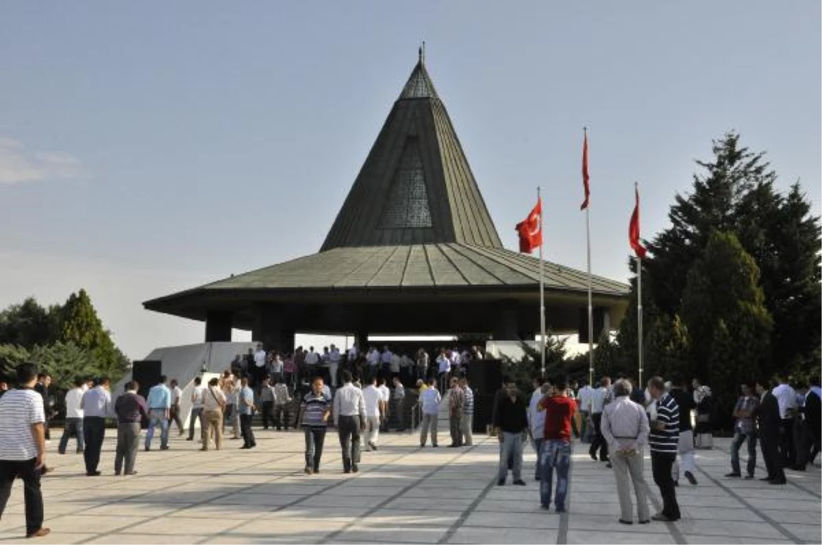 Adnan Menderes, Ölümünün 51\'inci Yıl Dönümünde Anıt Mezarda Anıldı