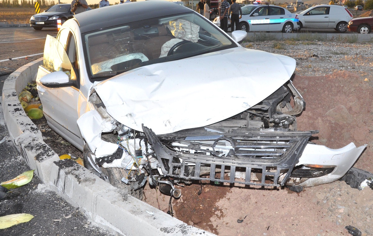Aksaray\'da İki Ayrı Trafik Kazası: 6 Yaralı
