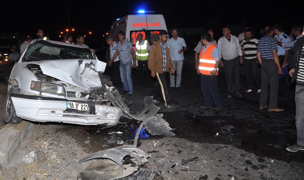 Aksaray\'da Trafik Kazası: 2 Yaralı