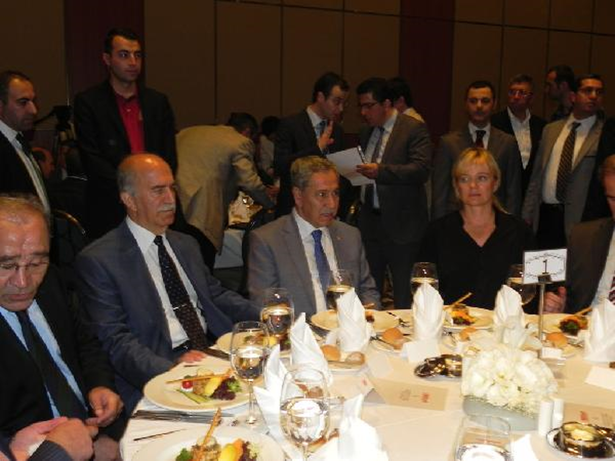 Arınç: Polis Kardeşlerimiz Şehit Oldu, Üzüntülüyüz