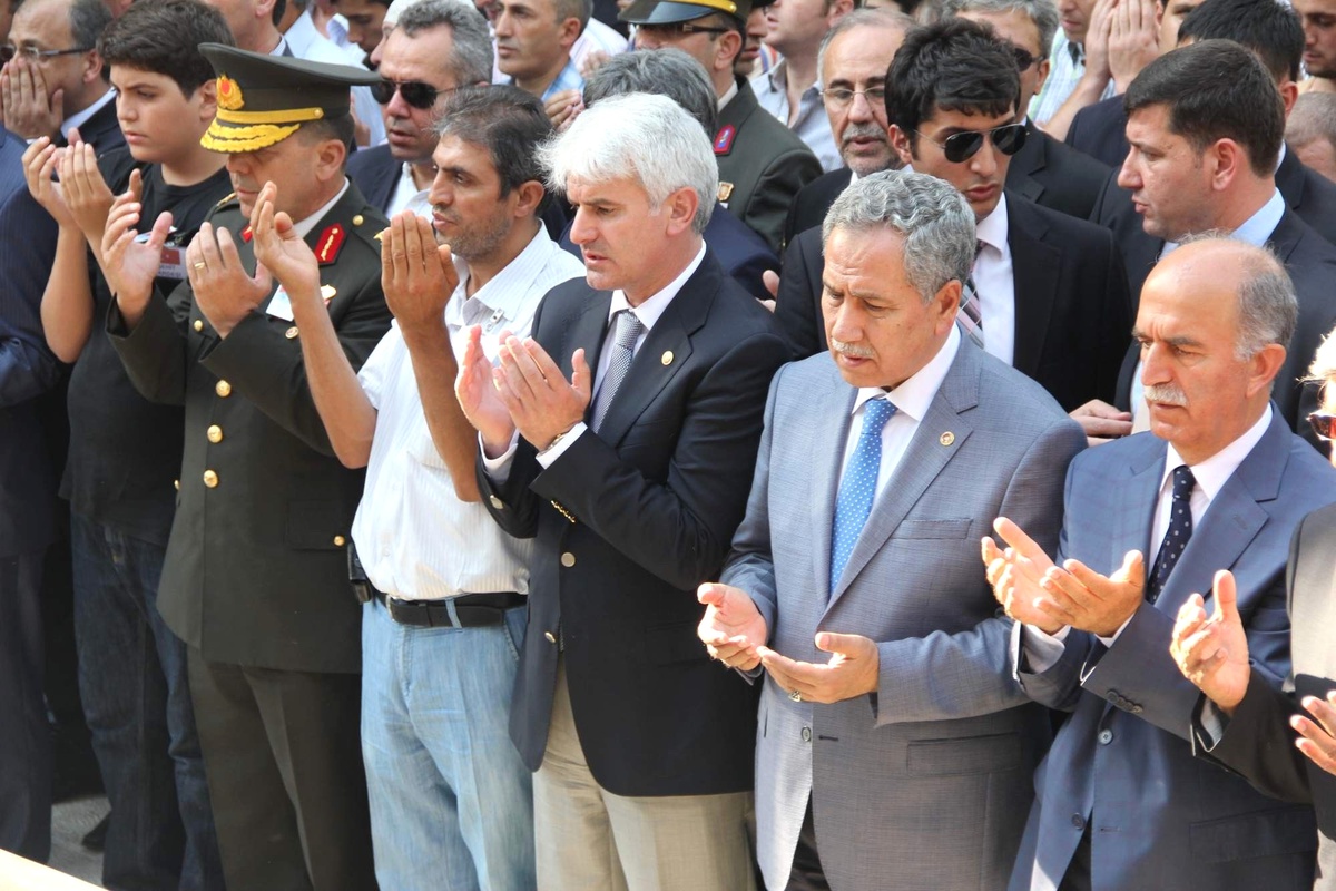 Arınç: Polis Kardeşlerimiz Şehit Oldu, Üzüntülüyüz (2)