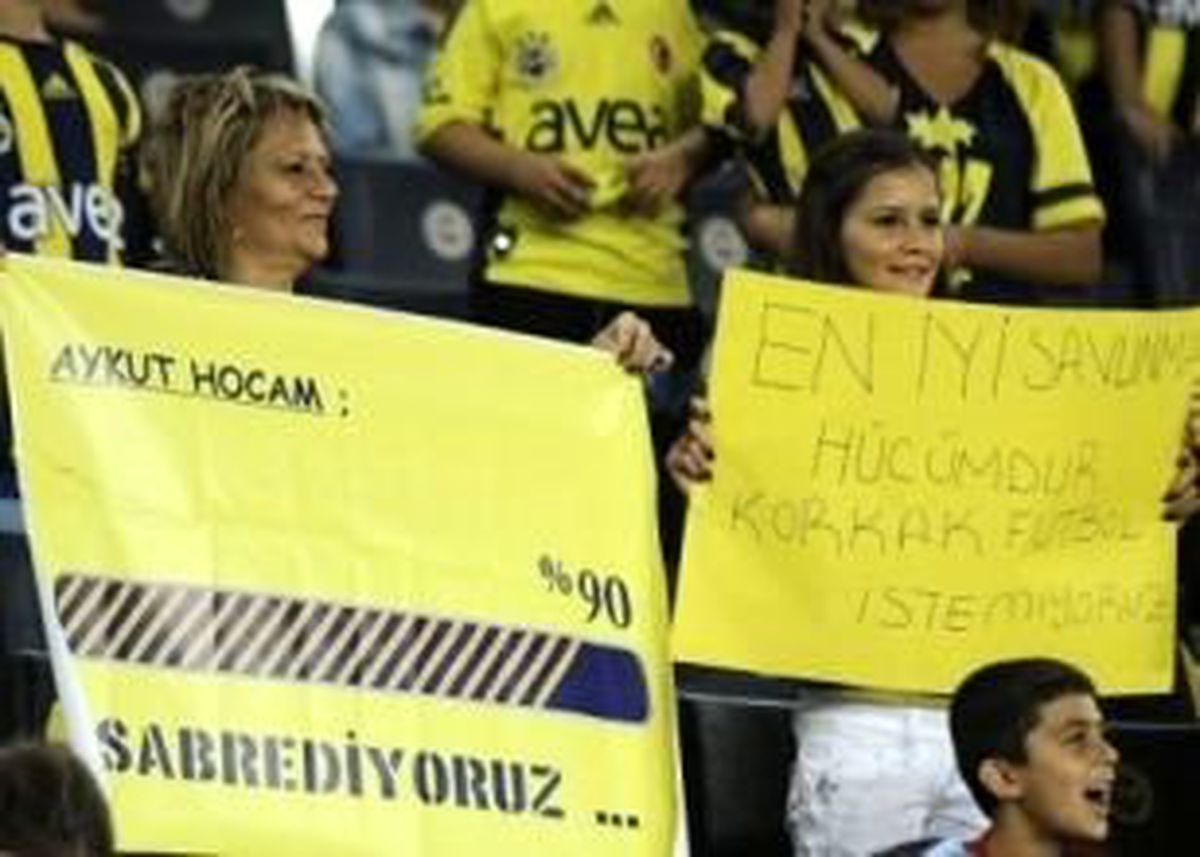 Aykut Kocaman\'a Pankartlı Gönderme