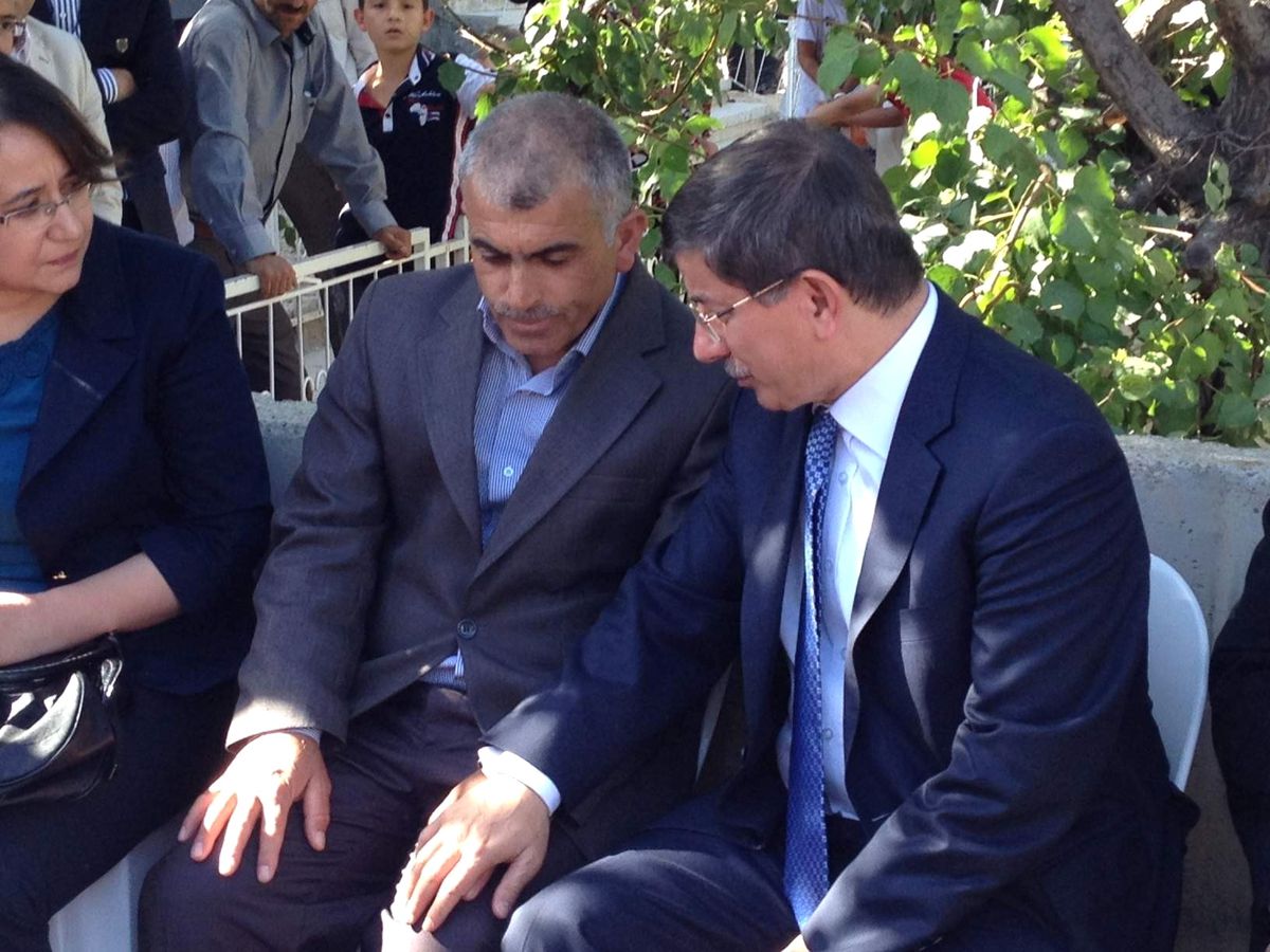 Bakan Davutoğlu\'ndan Şehit Ailelerine Ziyaret