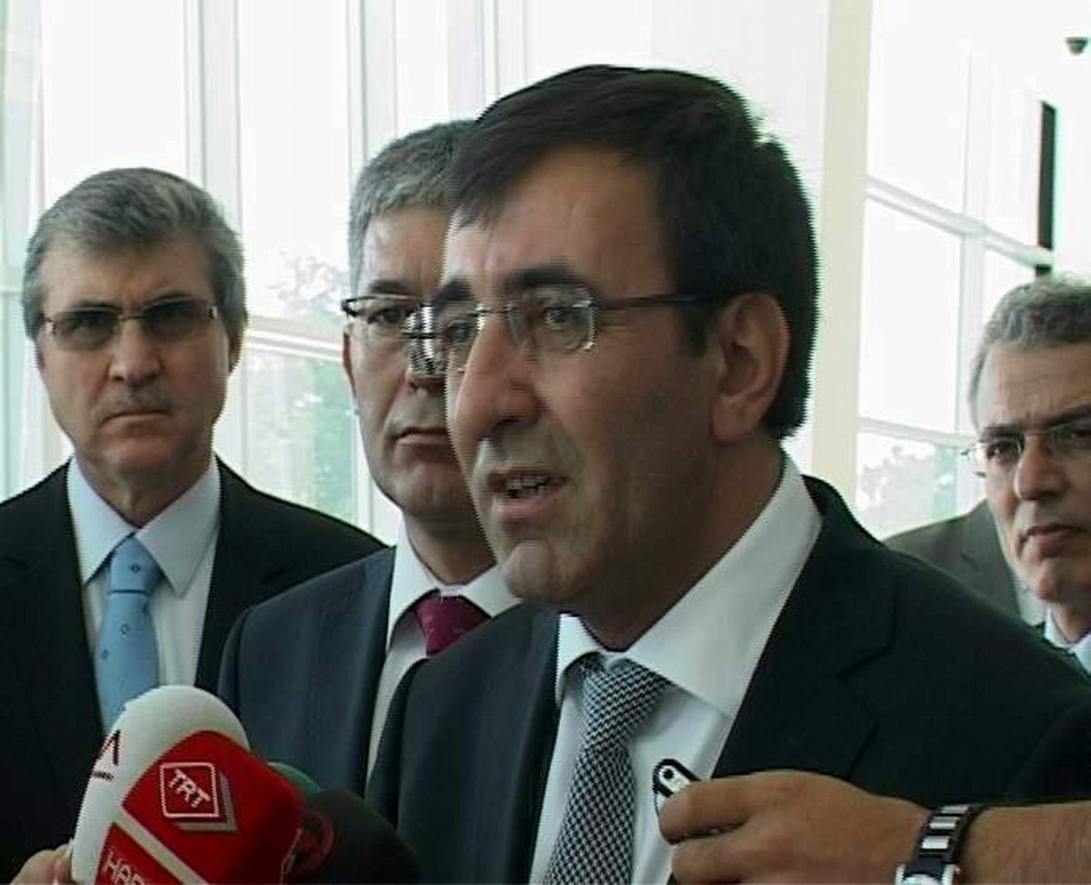 Bakan Yılmaz Programını Kesti