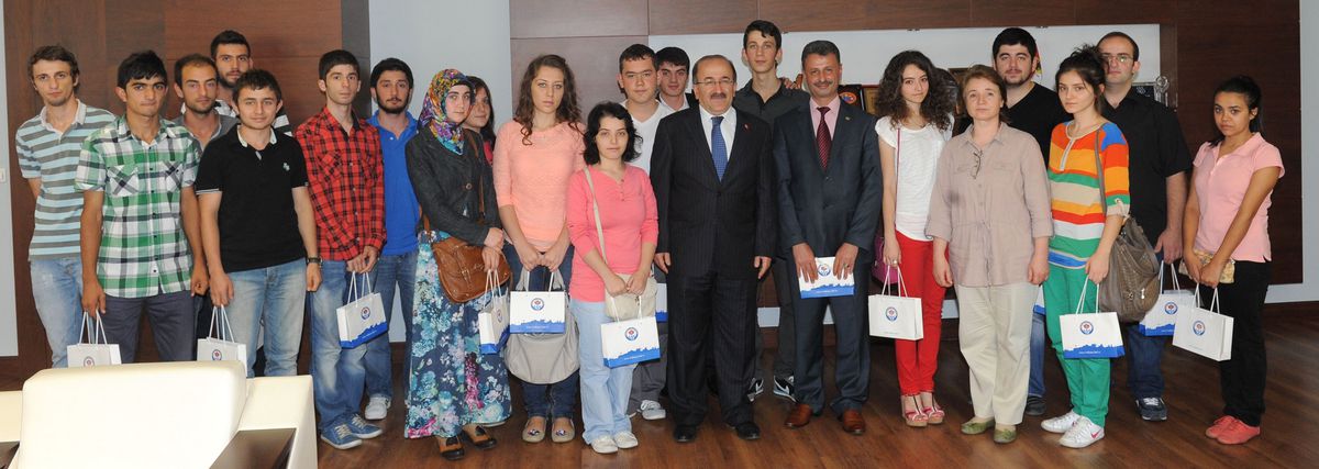 Başkan Gümrükçüoğlu Üniversiteli Gençlerle Buluştu