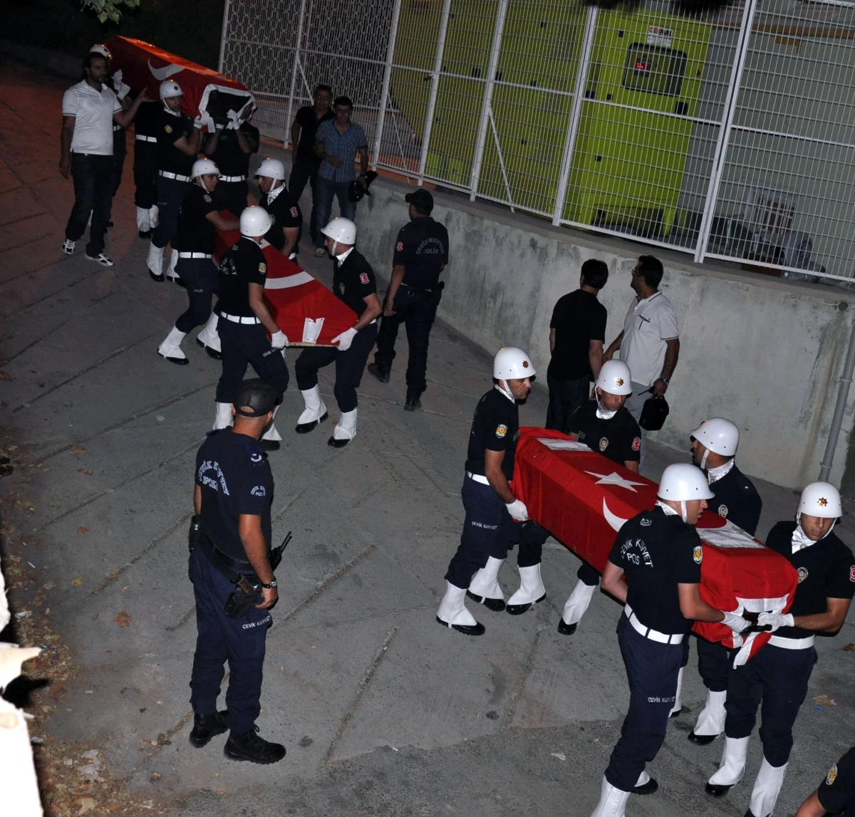 Bingöl-Erzurum Karayolunda Teröristlerce Düzenlenen Mayınlı Saldırıda Polis Memurları, "Gökhan...