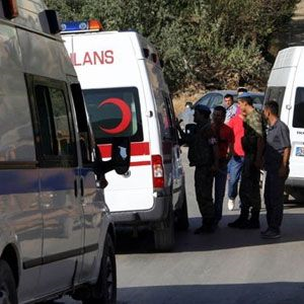 Bingöl1 Karlıova \'Da Polis Servis Aracının Geçişi Sırasında Patlama Meydana Geldi.