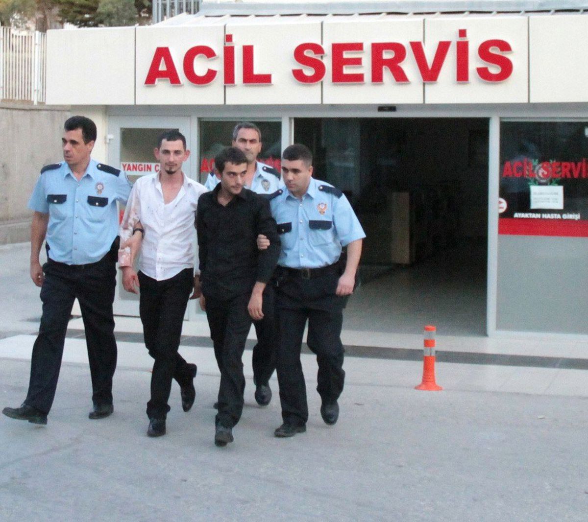 Boğazından Bıçaklanarak Öldürüldü