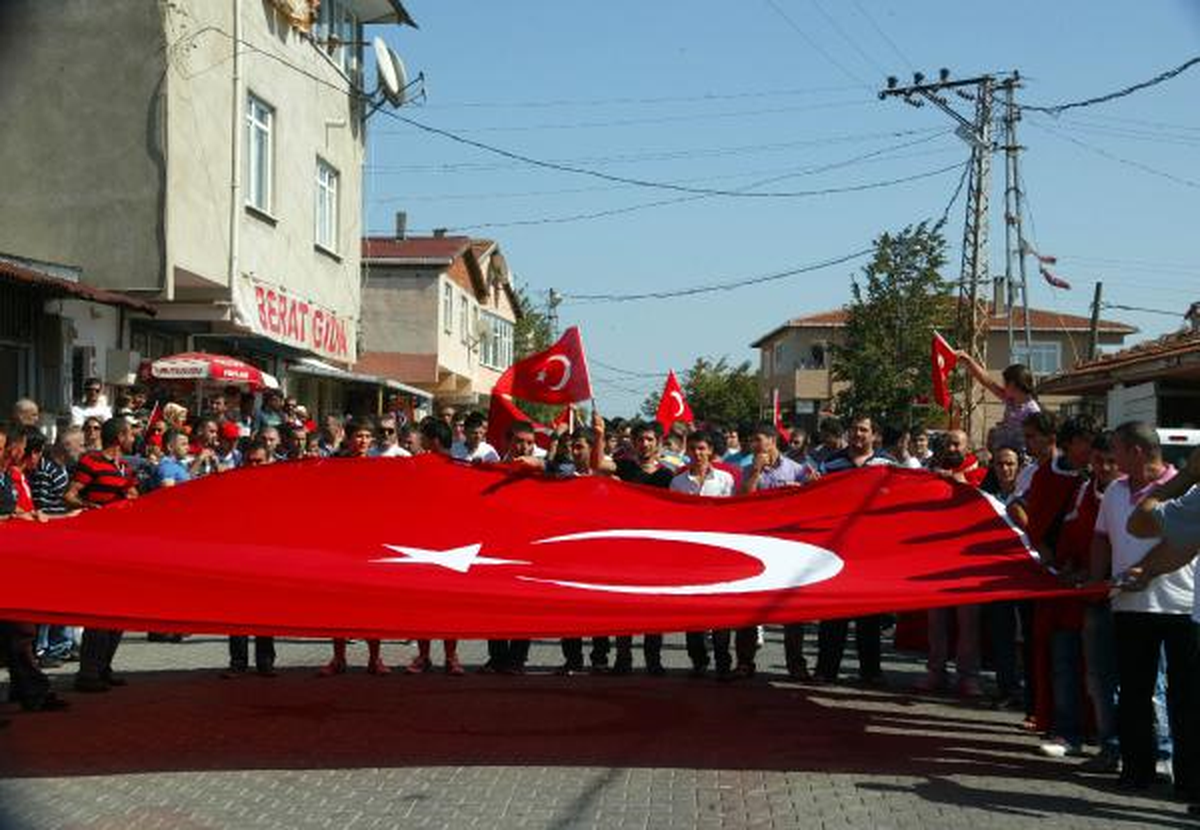 Çekmeköy\'de Gergin Yürüyüş