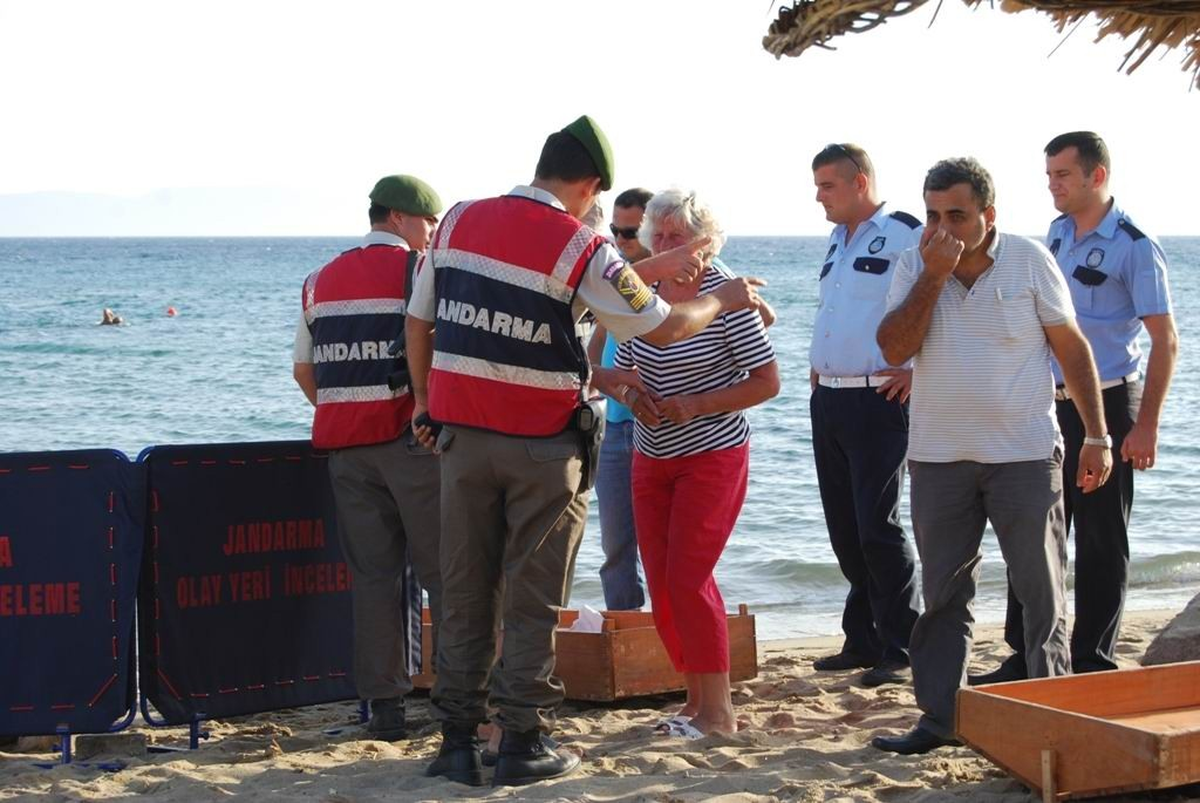 Denizde Kalp Krizi Geçiren Turist Öldü