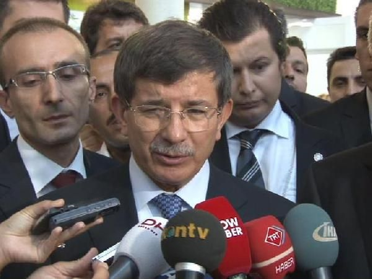 Dışişleri Bakanı Davutolğu Feshane\'deki Konexpo Fuarını Gezdi