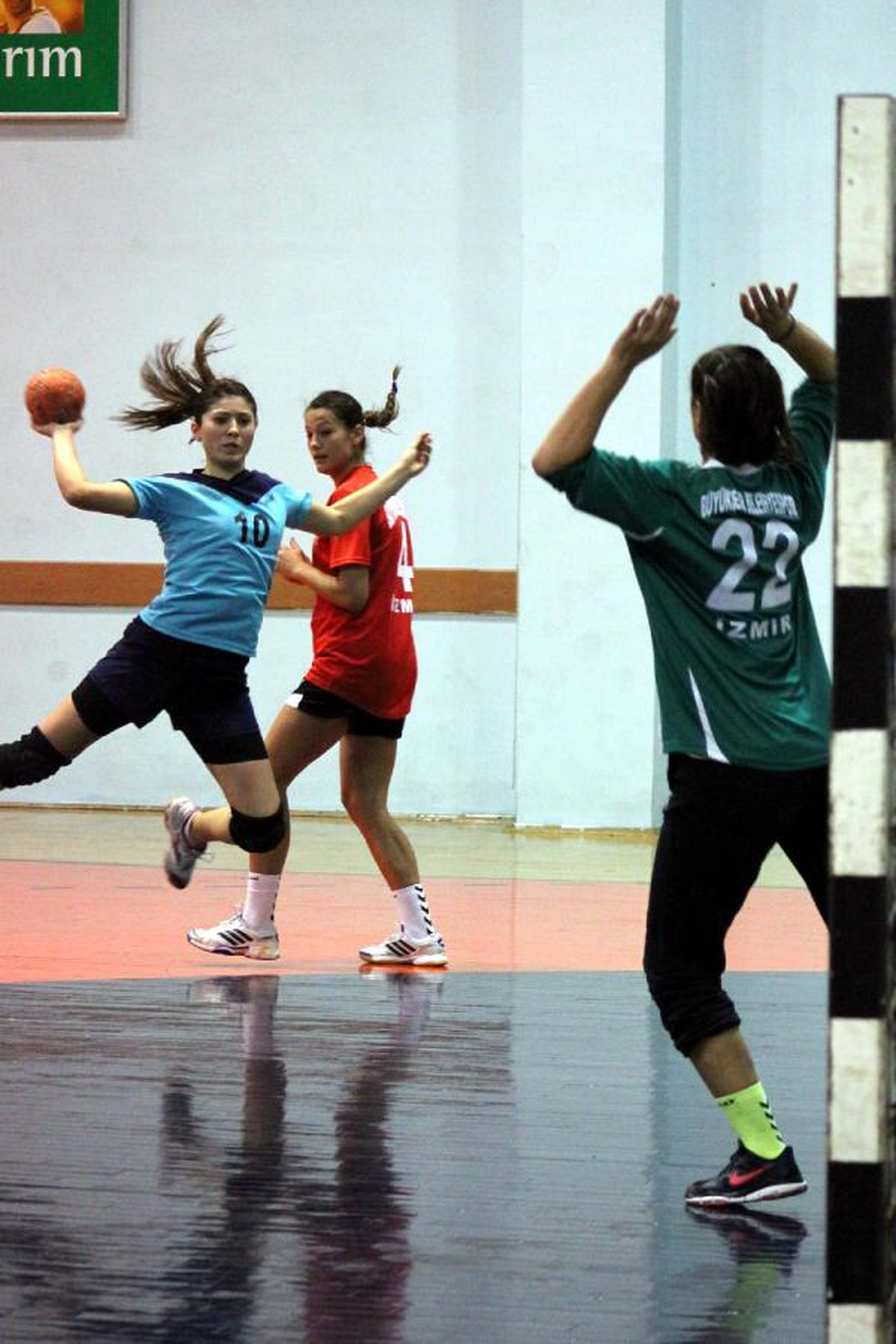 Hentbol Kızlarda İzmir Farkı