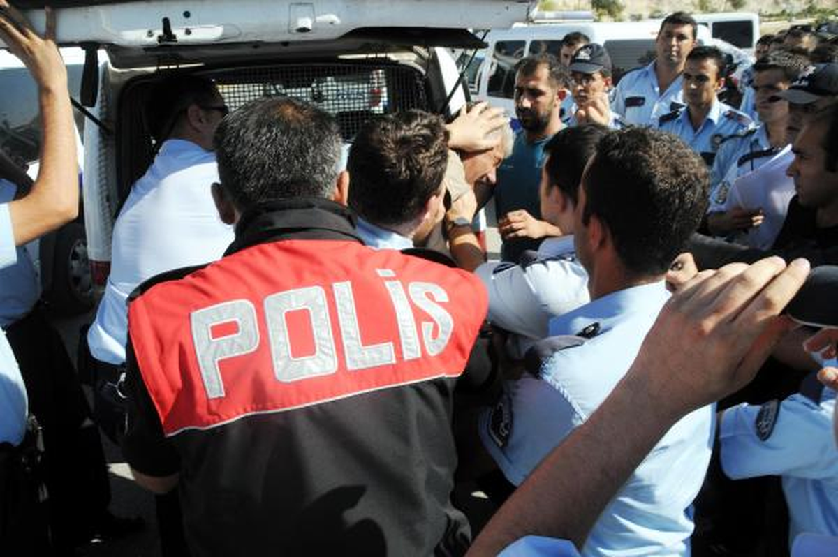 Motosikleti İçin Polise Direndi, Gözaltına Alındı
