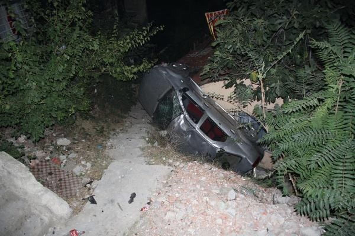 Otomobil Çocukların Arasına Daldı: 1 Ölü, 2 Yaralı
